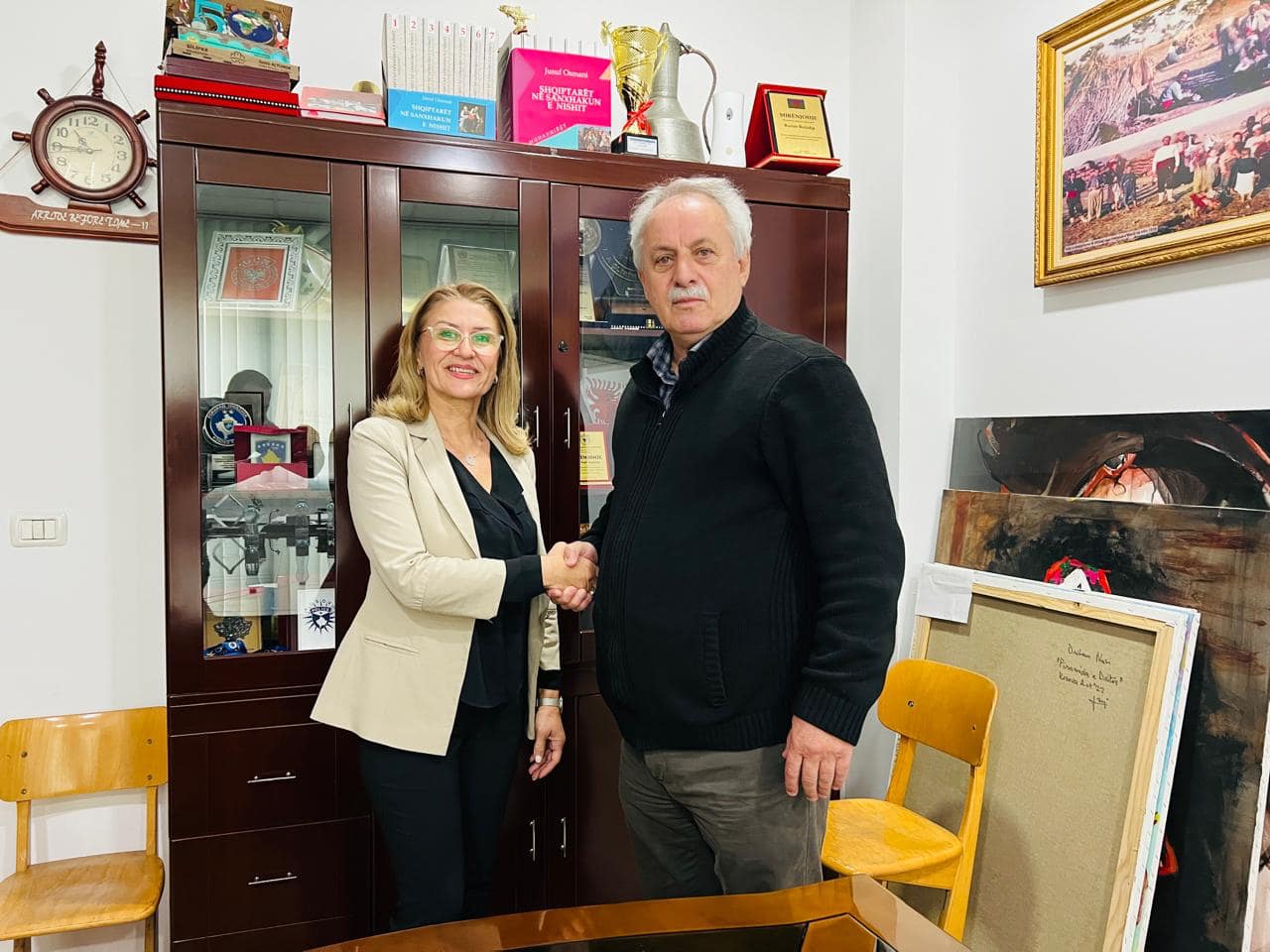 Kryetari i Komunës së Fushë Kosovës z.Burim Berisha , emëroi sot në detyrën e re, Drejtoreshë për Shëndetësi dhe Mirëqenie Sociale  zj. Kimete Gashi