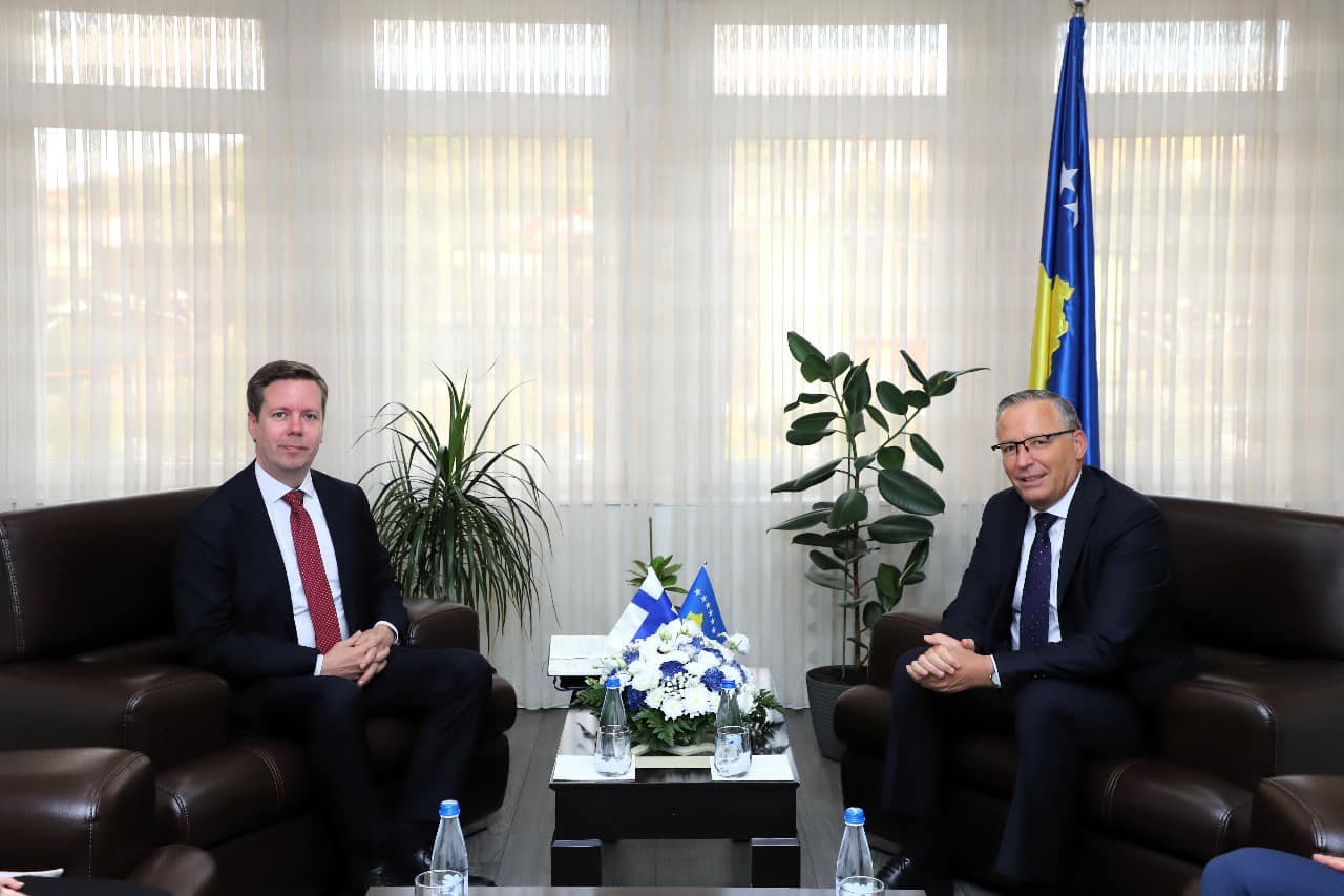 Kryetari Hamza priti në takim ambasadorin e Finlandës në Kosovë, Matti Nissinen
