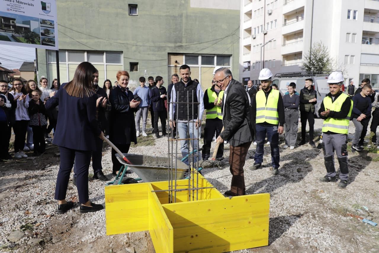Vendoset gurthemeli i çerdhes së re në Mitrovicë