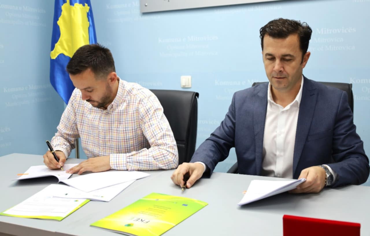 Nënkryetari Tahiri nënshkruan marrëveshje për renovimin e ndërtesave sociale në Mitrovicë