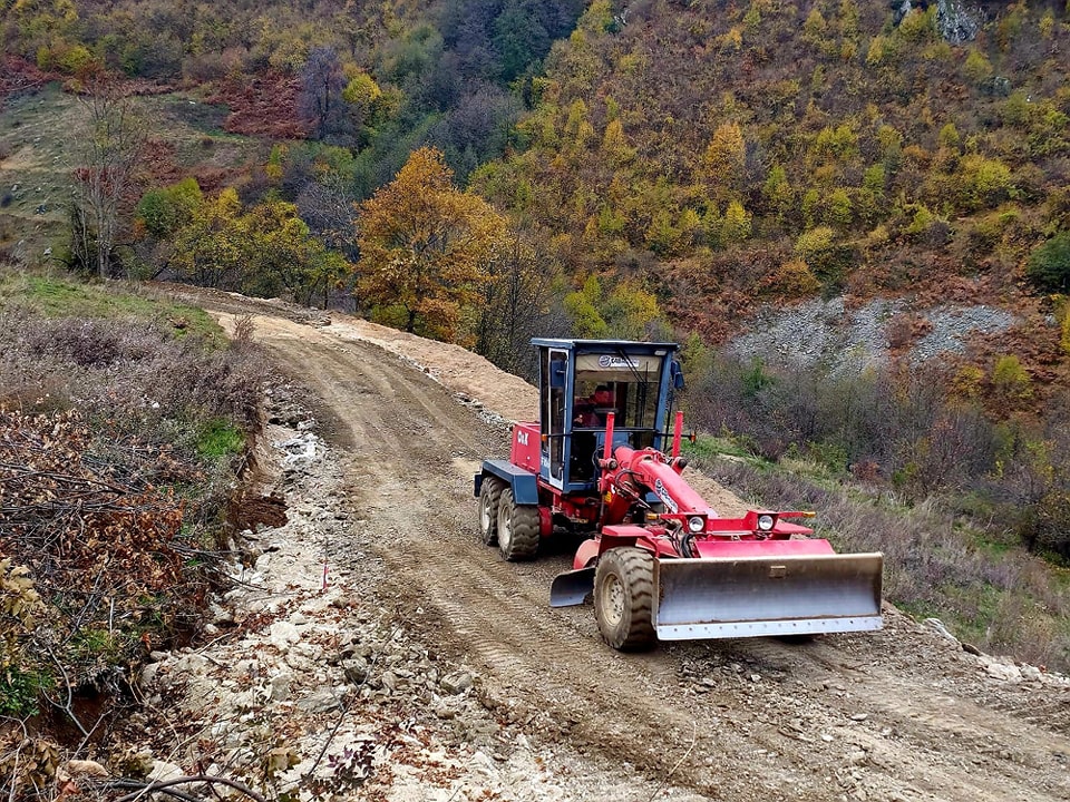 Kanë filluar punimet për hapjen e trasesë së rrugës së re në fshatin Manastiricë