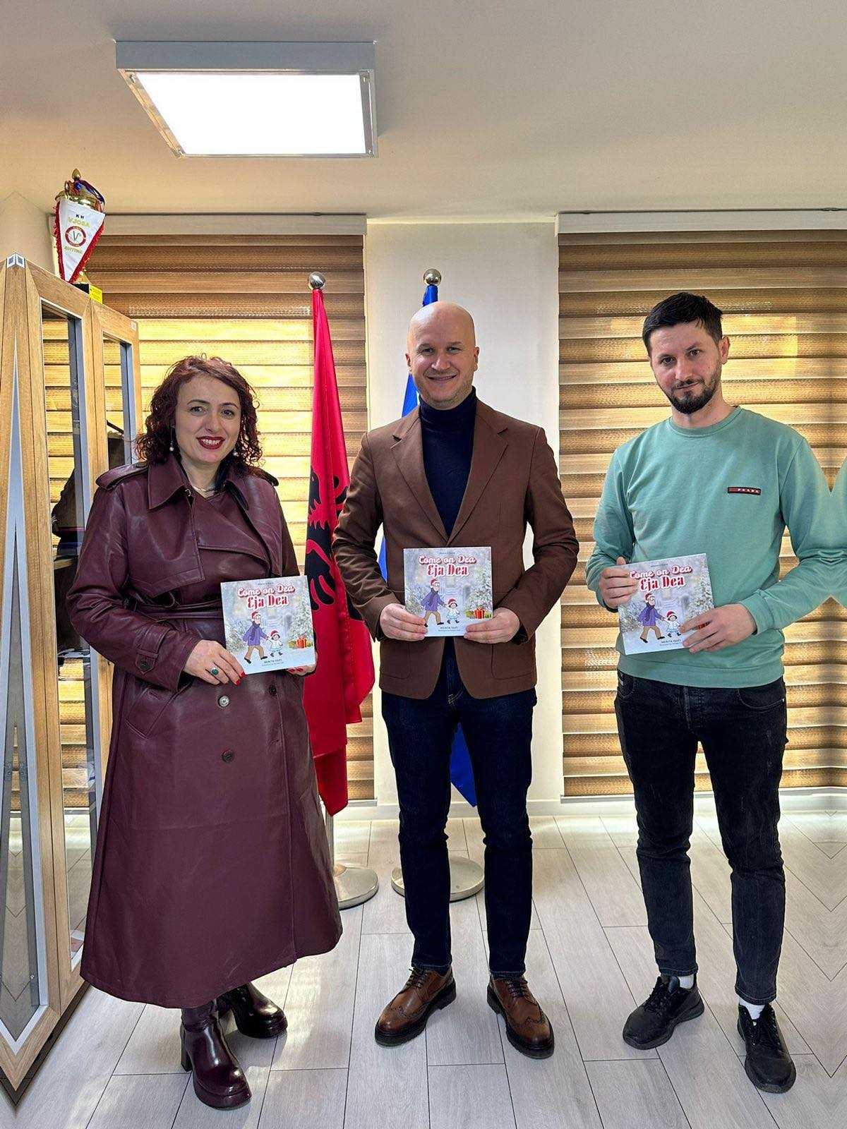 DISA LIBRA PËR FËMIJË “EJA DEA” I DHUROHEN SHKOLLAVE TË KOMUNËS SONË