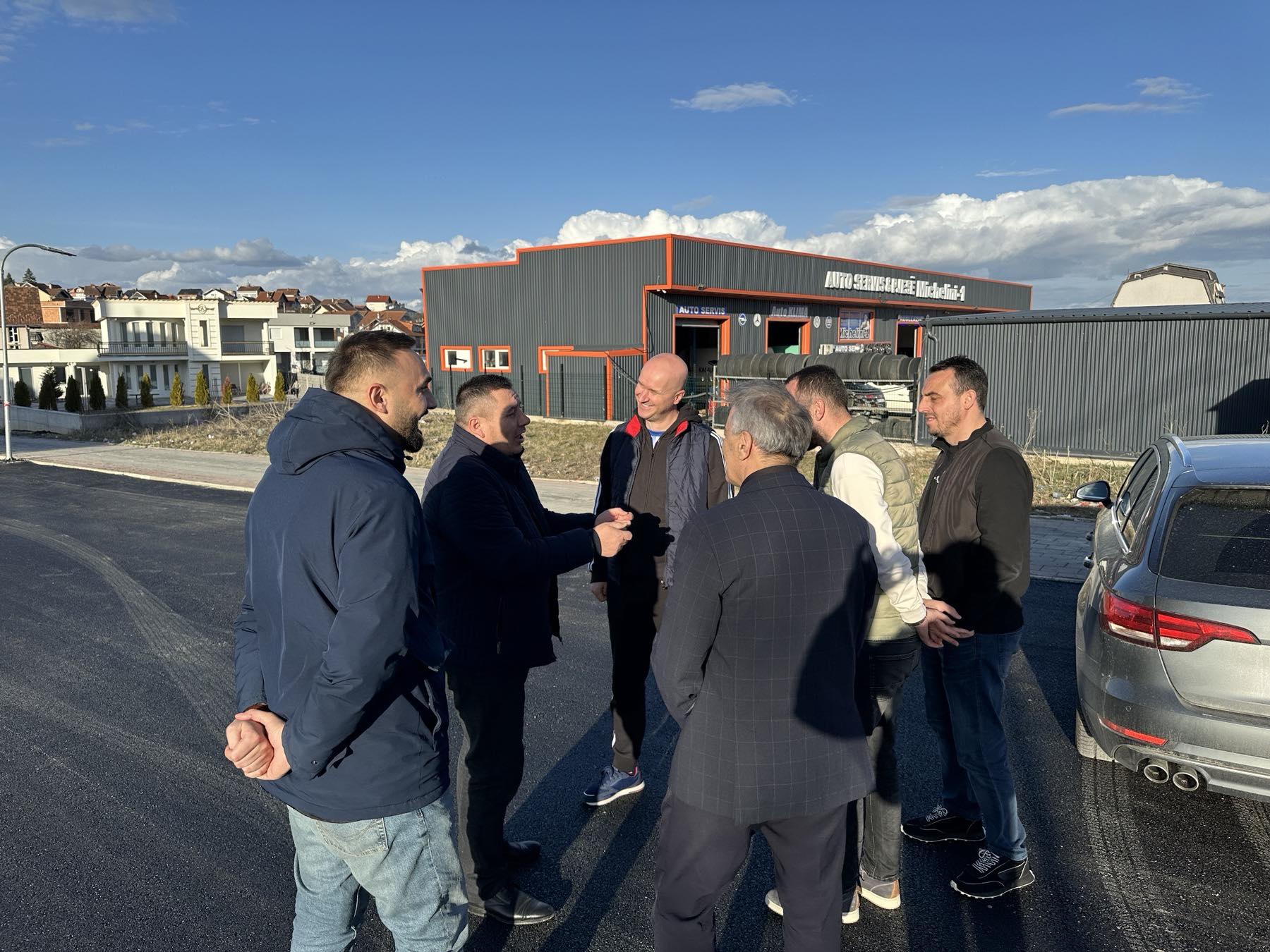 ASFALTOHET PLATOJA E XHAMISË SË RE NË SHTIME