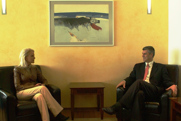 Kryeministri i Qeverisë së Kosovës, z.Hashim Thaçi u takua sot me znj. Cindy McCain, e cila shoqërohej nga Drejtori i HALO’s z. Guy Willoughby