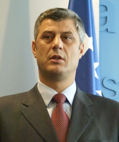 Kryemistri i Kosovës, Hashim Thaçi, përgëzon homologun Berisha me rastin e marrjes së ftesës për anëtarësim të Shqipërisë në NATO