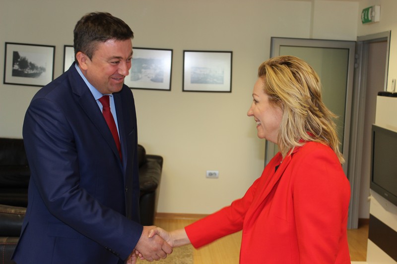 Тодосијевић и Апостолова разговарали о актуелним питањима
