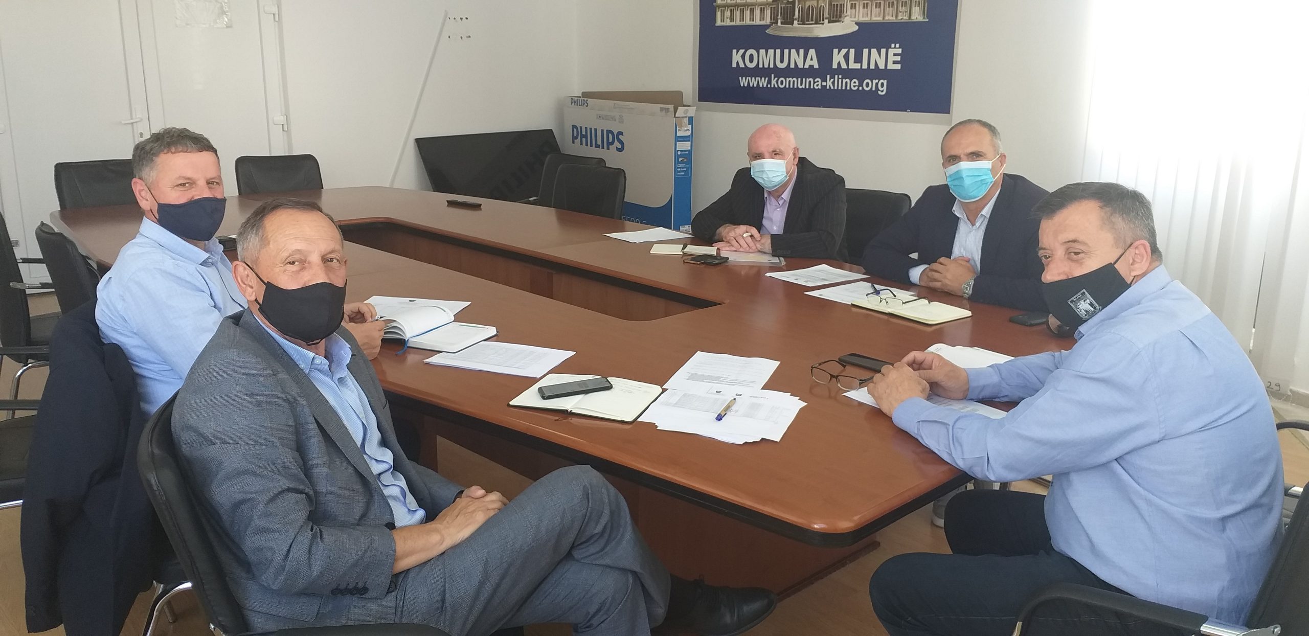 Održan je sastanak u opštini Klina u cilju koordinisanja aktivnosti u sprovođenju kapitalnih projekata iz Opštinskog granda za učinak