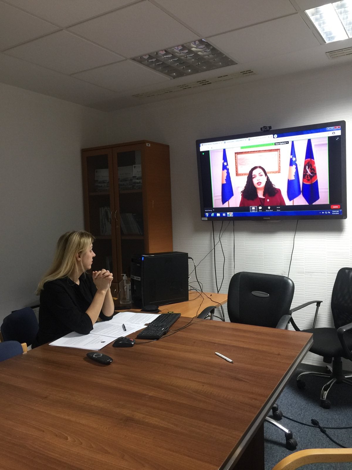 Mreža kosovskih žena (MŽK), uz podršku UN Vomen, okončala je izveštaj o istraživanju:” Jedno mesto na stolu”