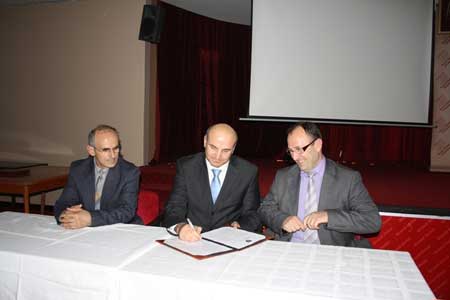 Nënshkruhet marrëveshje për grante të reja shkollore
