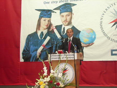 Ministri Hoxhaj mori pjesë në ceremoninë e fillimit të vitit akademik në UP