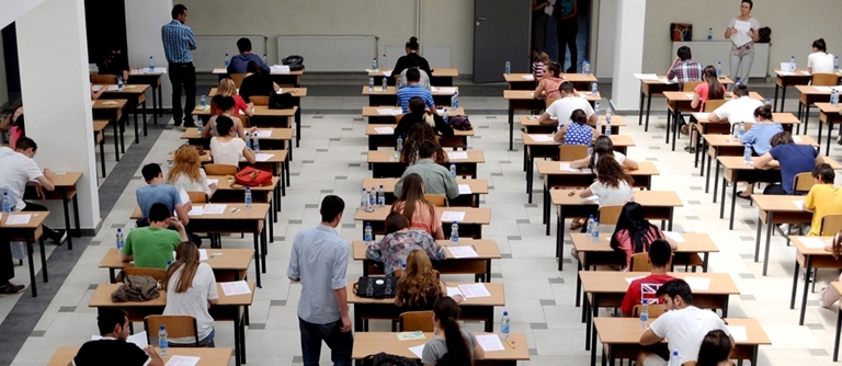 NESËR MBAHET TESTI I MATURËS SHTETËRORE 2010