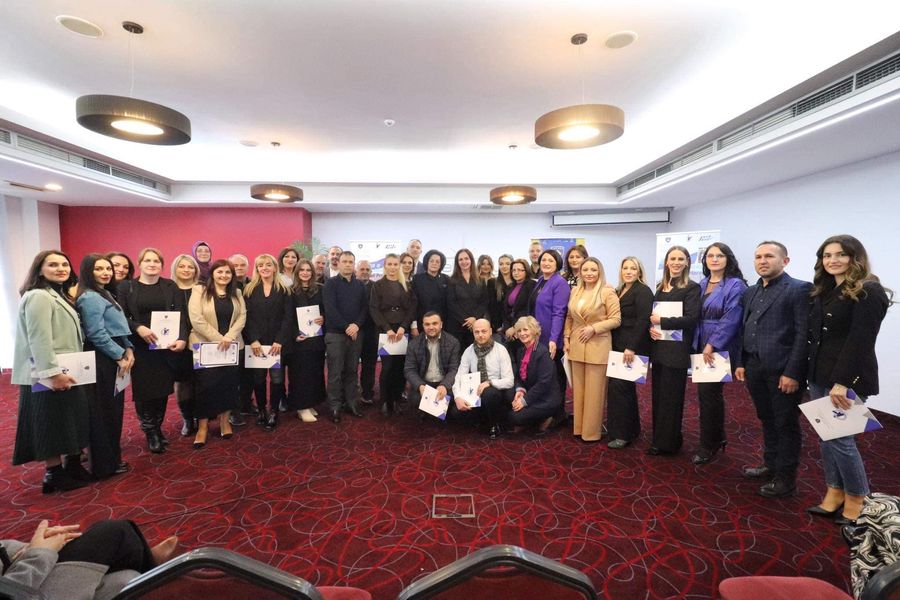 MINISTRJA NAGAVCI NDAU CERTIFIKATA PËR 30 KËSHILLTARË TË KARRIERËS-NIVELI I V-TË