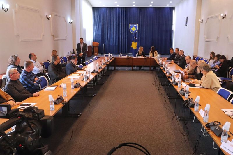 MINISTRJA NAGAVCI MORI PJESË NË DËGJIMIN PUBLIK TË PROJEKTLIGJIT PËR TEKSTE SHKOLLORE