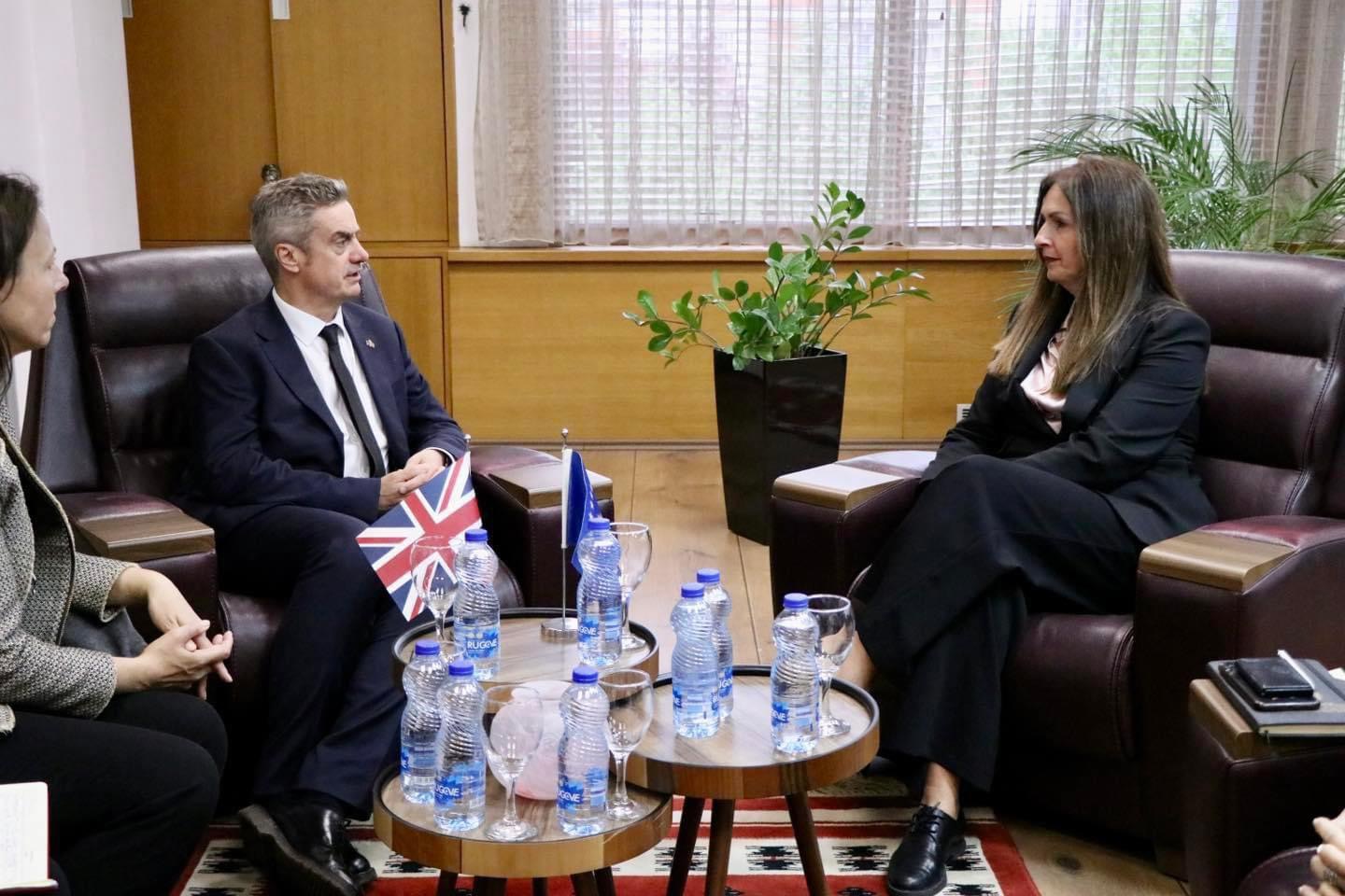 Ministrja Nagavci priti ambasadorin e ri të Britanisë së Madhe në Kosovë, Jonathan Hargreaves