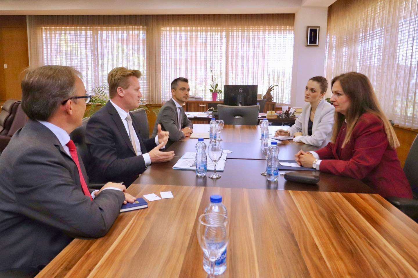 MINISTRJA NAGAVCI PRITI NJË DELEGACION TË KRYESUAR NGA AMBASADORI I AUSTRISË, GEORG SCHNETZER