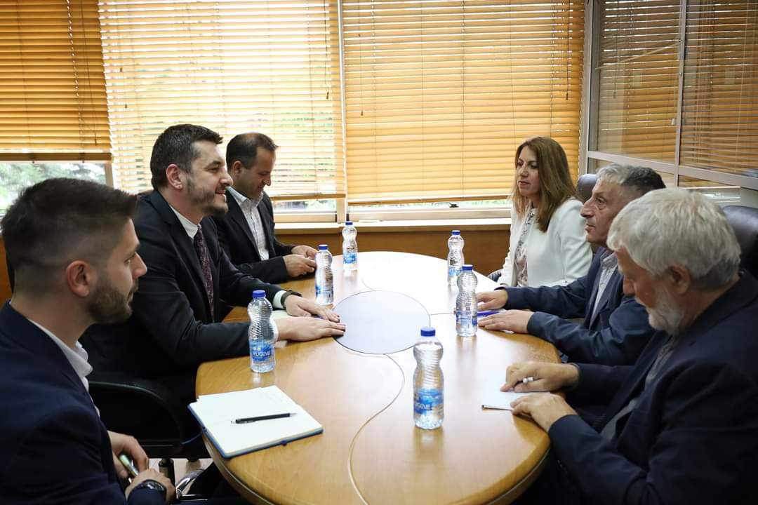 Zëvendësministri i MAShTI, Taulant Kelmendi ka takuar kryetarin e SBAShK-ut, Rrahman Jasharaj, nënkryetaren Vjollca Shala dhe sekretarin Ymer Ymeri.
