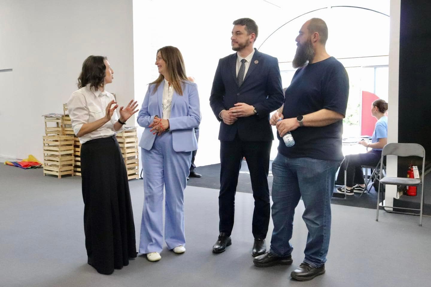MINISTRJA NAGAVCI VIZITOI EKSPOZITËN “REPORTING HOUSE”