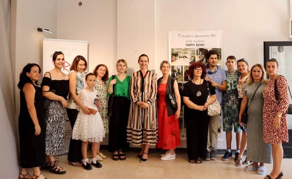 MINISTRJA NAGAVCI KA VIZITUAR EKSPOZITËN “EMPTY BOWL”, E PUNUAR NGA FËMIJËT E OJQ AUTIZMI