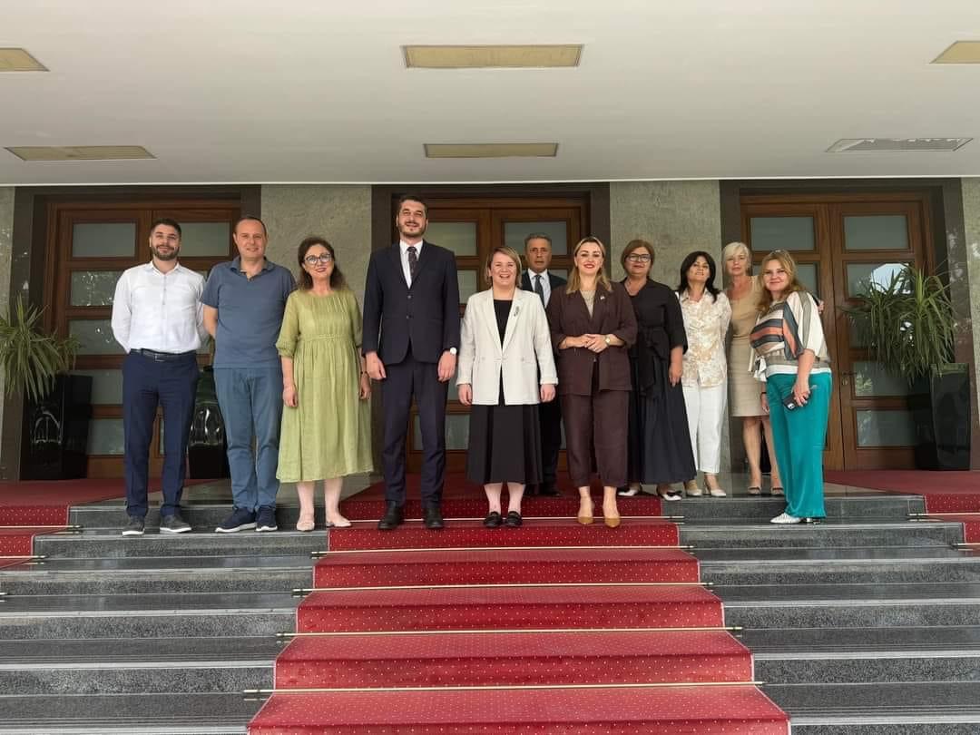 Zëvëndësministri Kelmendi takoi zv. ministren e Arsimit të Shqipërisë, Nina Guga dhe zv. ministren për Evropën dhe Punët e Jashtme, Artemis Malo
