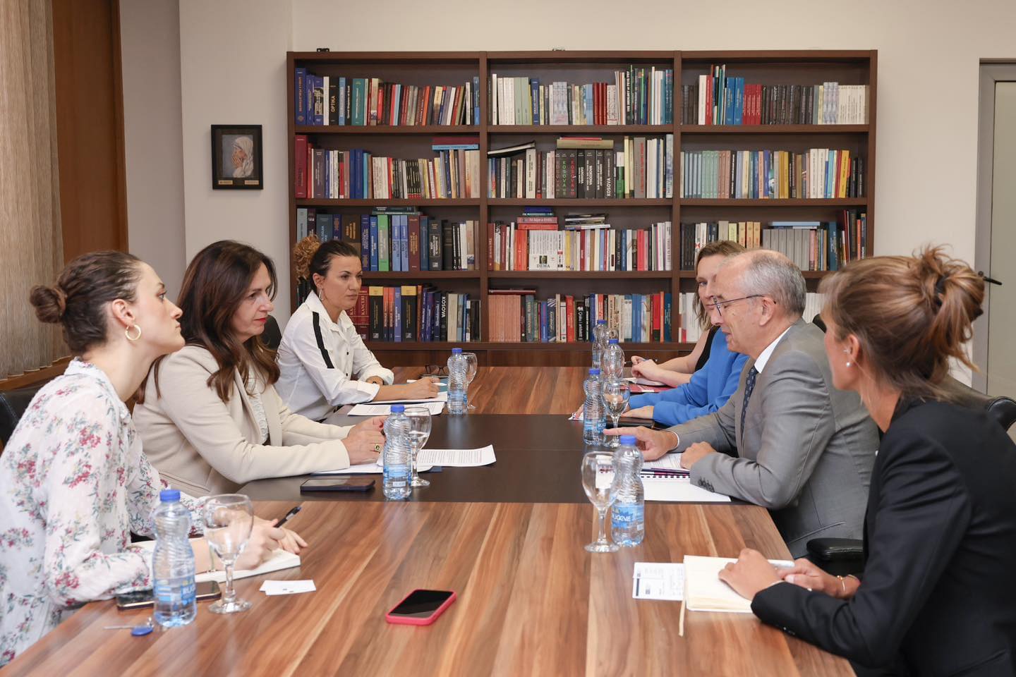 Ministrja Nagavci takoi Ambasadorin e OSBE-së në Kosovë, Michael Davenport