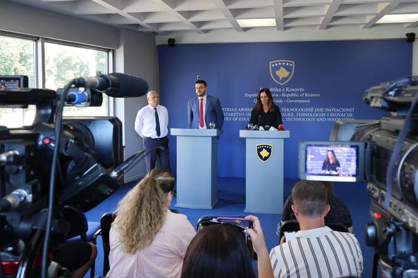 MASHTI MBAJTI KONFERENCË NË LIDHJE ME SUBVENCIONIMIN E TEKSTEVE SHKOLLORE