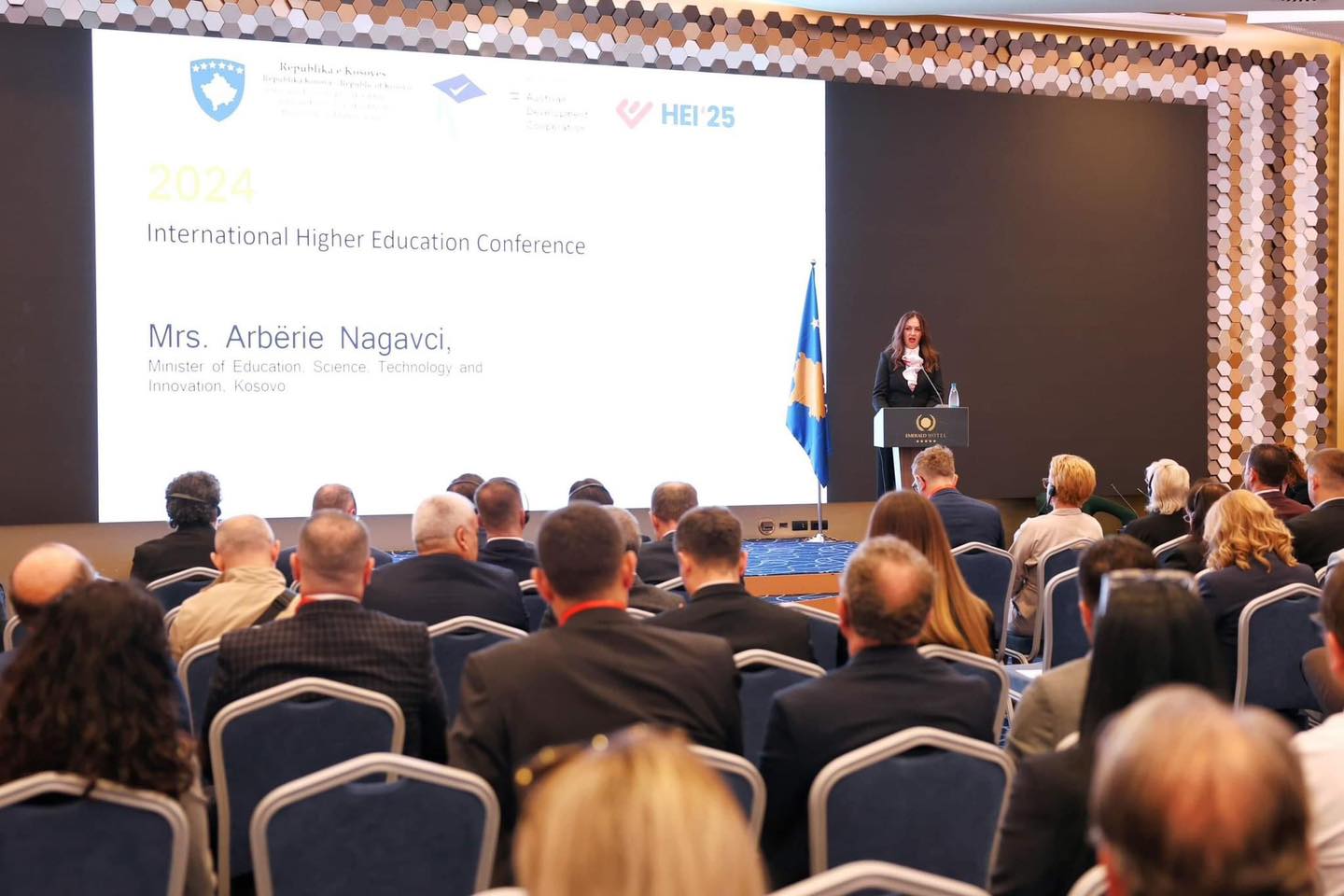 U mbajt Konferenca “ Drejtimi i ekselencës:Përafrimi i politikave të sigurimit të cilësisë me strategjinë institucionale dhe angazhimi i palëve të interesuara”