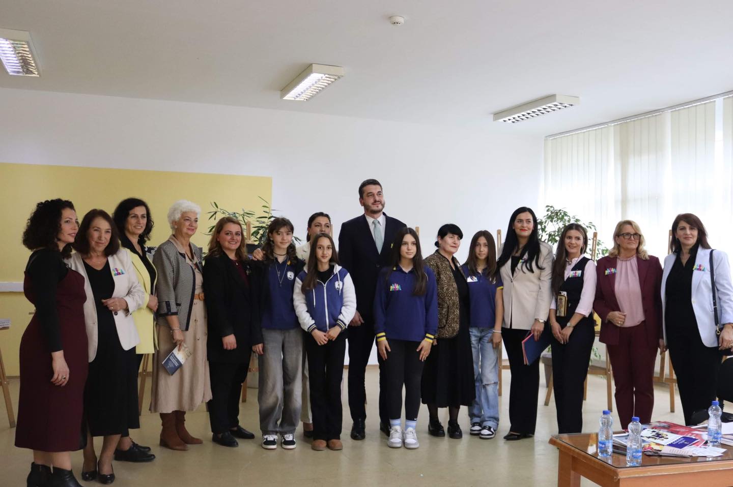 Zëvendësministri Kelmendi diskutoi me nxënësit e shkollës fillore “Faik Konica” dhe “Xhemail Mustafa” në Prishtinë
