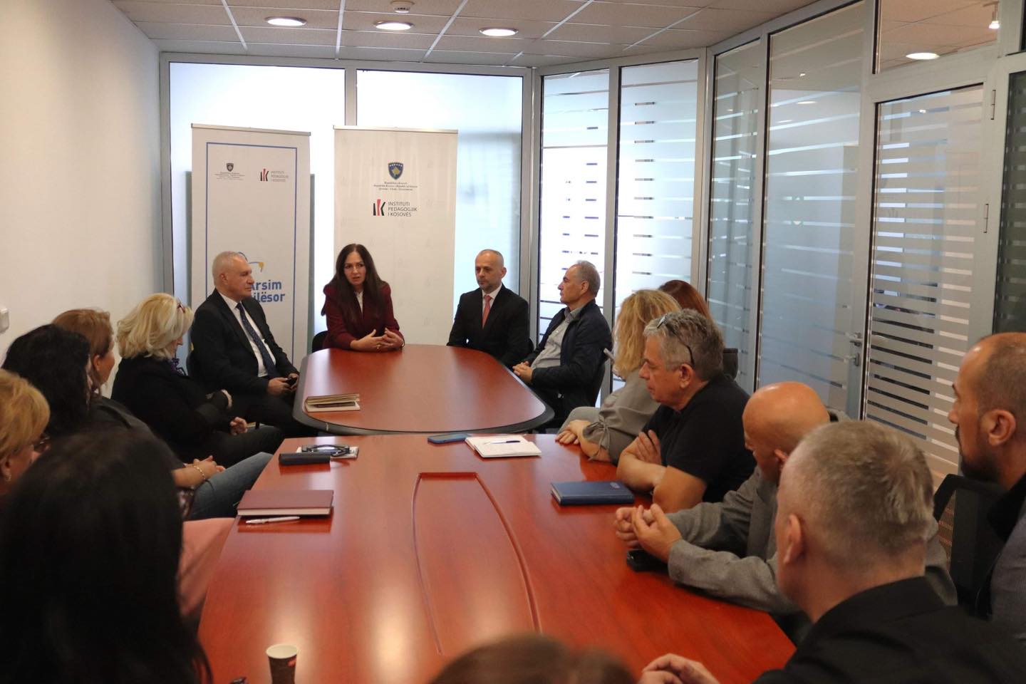 Ministrja Nagavci takoi stafin e Institutit Pedagogjik të Kosovës