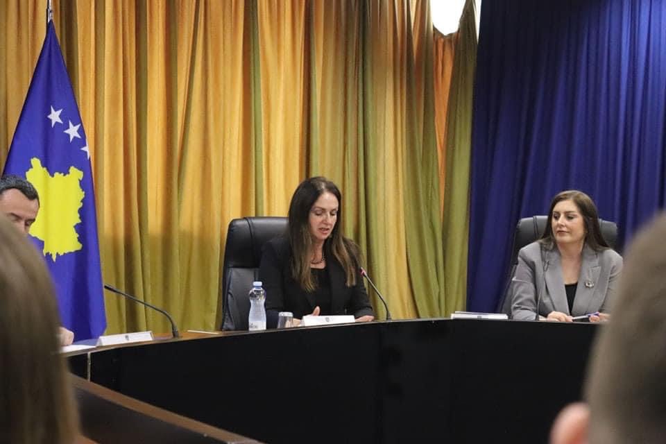 Është publikuar raporti i monitorimit “Karta e Vlerësimit” Cili është rezultati i përgjithshëm i Kosovës për kujdesin ndaj fëmijëve?