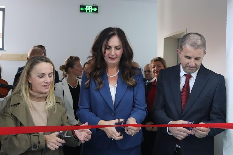 Është përuruar Salla e edukatës fizike në ShFMU “Mazllum Këpuska” në Gjakovë