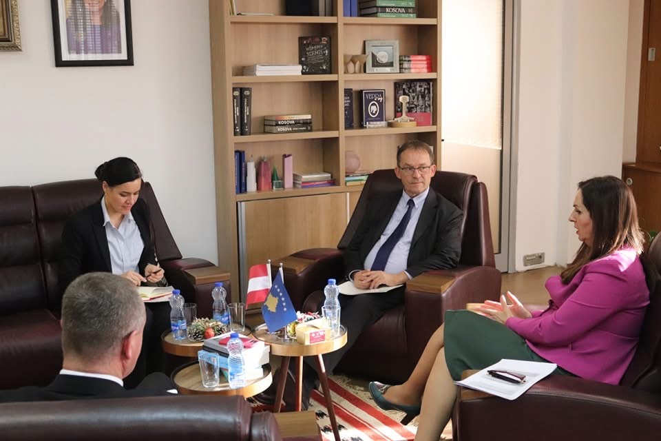Ministrja Nagavci ka pritur në takim ambasadorin e Austrisë, Georg Schnetzer dhe shefen e ADA-s, Rita Glavitza