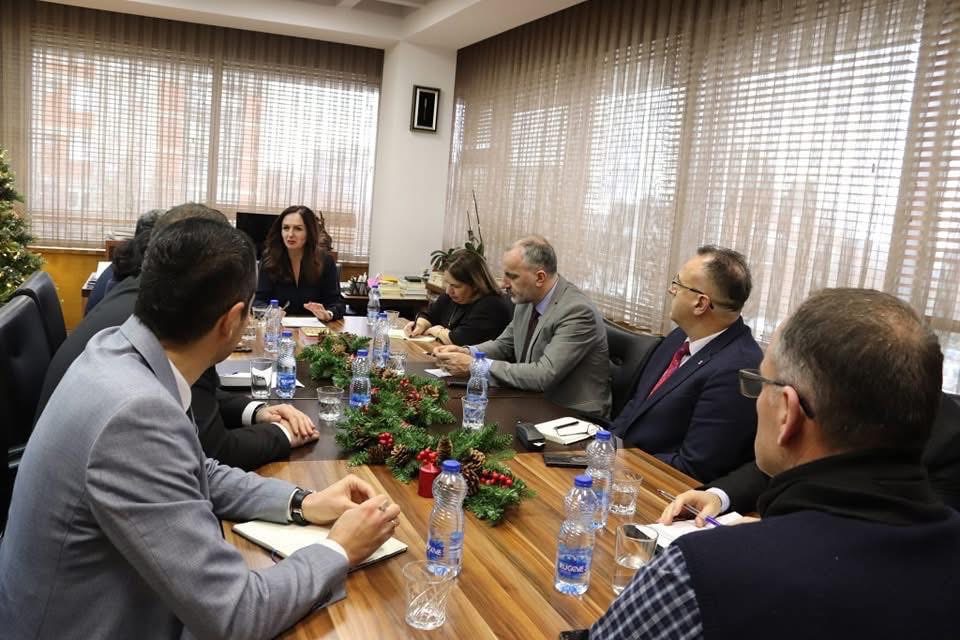 Ministrja Nagavci ka takuar rektorët e universiteteve publike në Kosovë