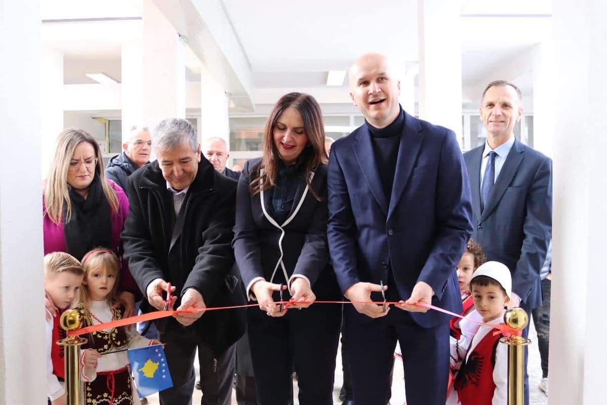 Është inauguruar salla e sportit në shkollën “Idriz Ajeti” në Pjetërshticë dhe është vendosur gurthemeli i çerdhes së re dhe aneksit të shkollës “Bajram Curri”, në Petrovë të Shtimes