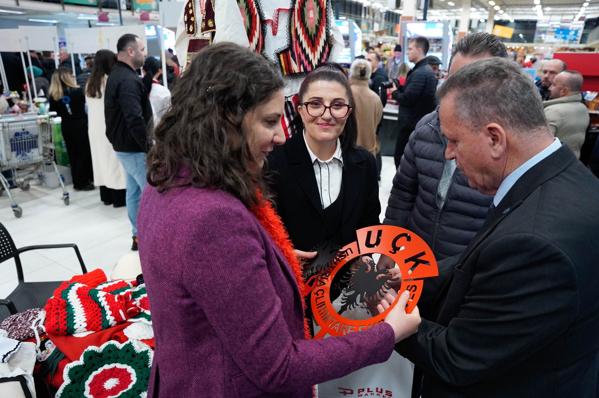 Ministarka  Rizvanolli posetila je „Plus Market“ na 24. godišnjicu osnivanja, vrednuje promociju domaćih proizvoda