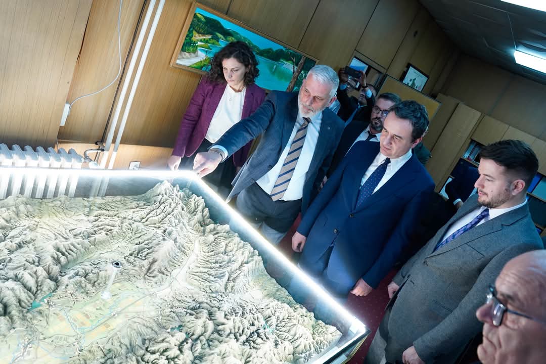 Premijer Kurti i ministarka Rizvanolli posetili su RKV „Prishtina“ i preduzeće „Iber-Lepenci“